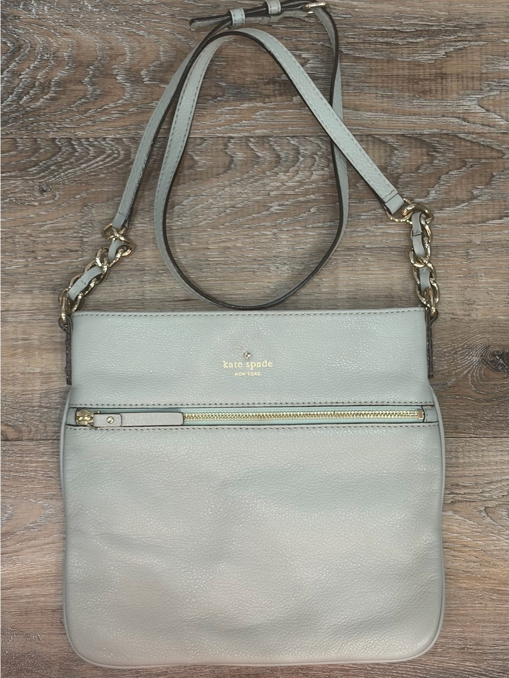 kate spade Pebbled Leather Crossbody Bag in beautiful mint green, EUC!